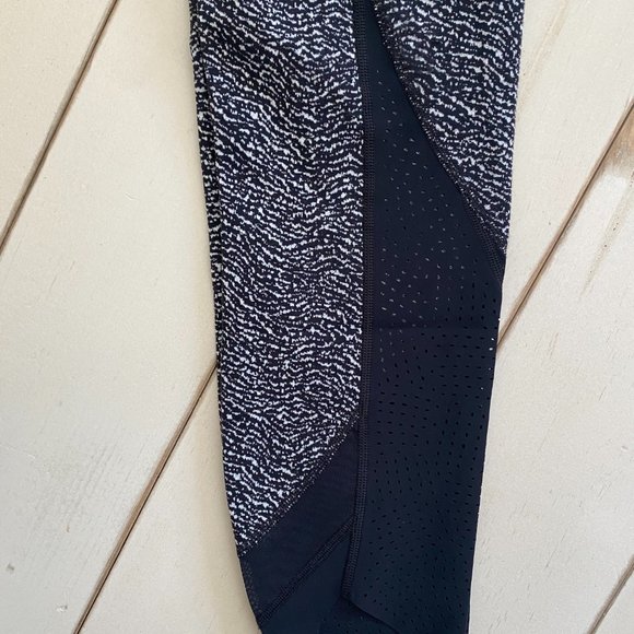 Lululemon Yoga Pant - Full Length 28" - Picture 4 of 6